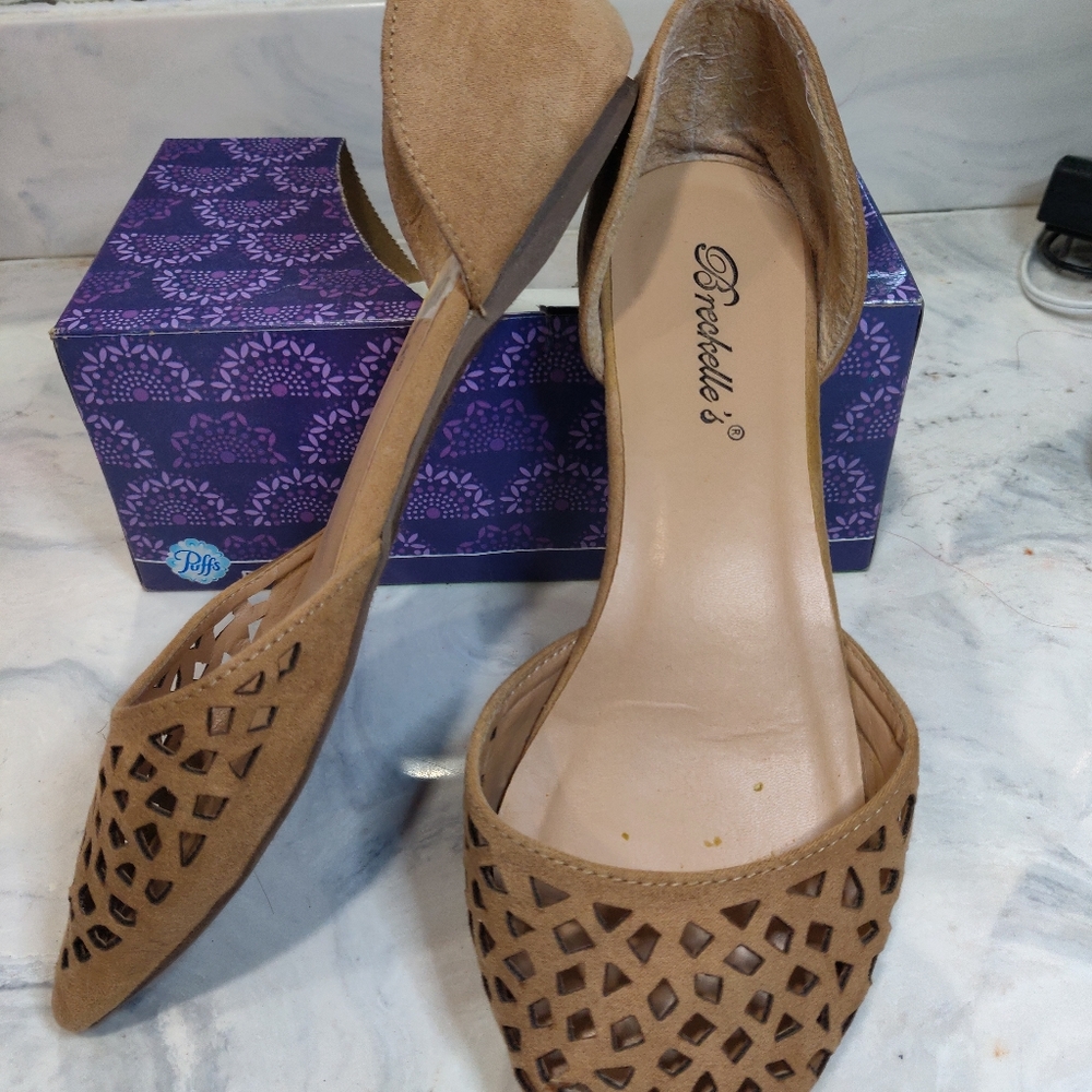 Flats/Shoes